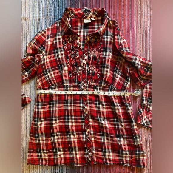 XL ESPRIT Elevated plaid shirt with ruffle detailing and empire waist. - Picture 2 of 9